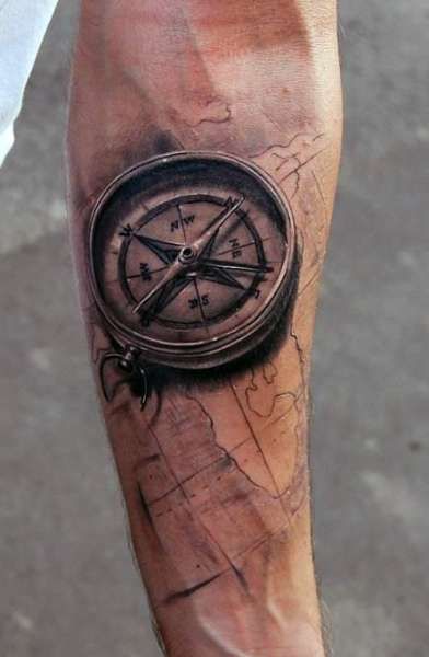 tatuaż kompas