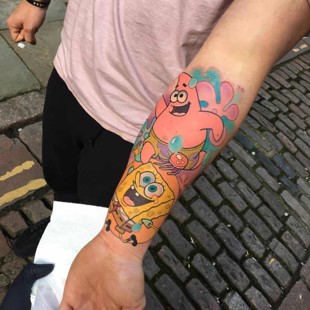 Tatuaż SpongeBob - wzór na przedramię Tatuaż ze SpongeBobem na przedramieniu - inspiracja 2