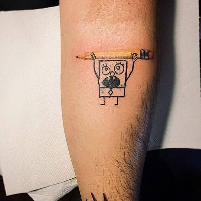 SpongeBob - wzór tatuażu na przedramieniu Wzór tatuażu SpongeBoba na przedramieniu - inspiracja 3